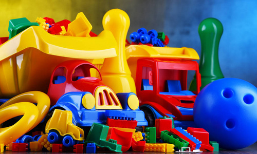 缤纷童年 塑料玩具在孩子们房间里的多彩世界